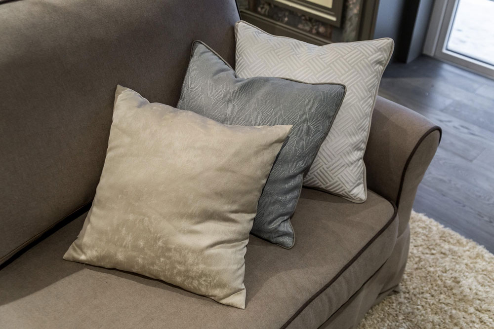 Подушки для мебели из высококачественных тканей современного дизайна